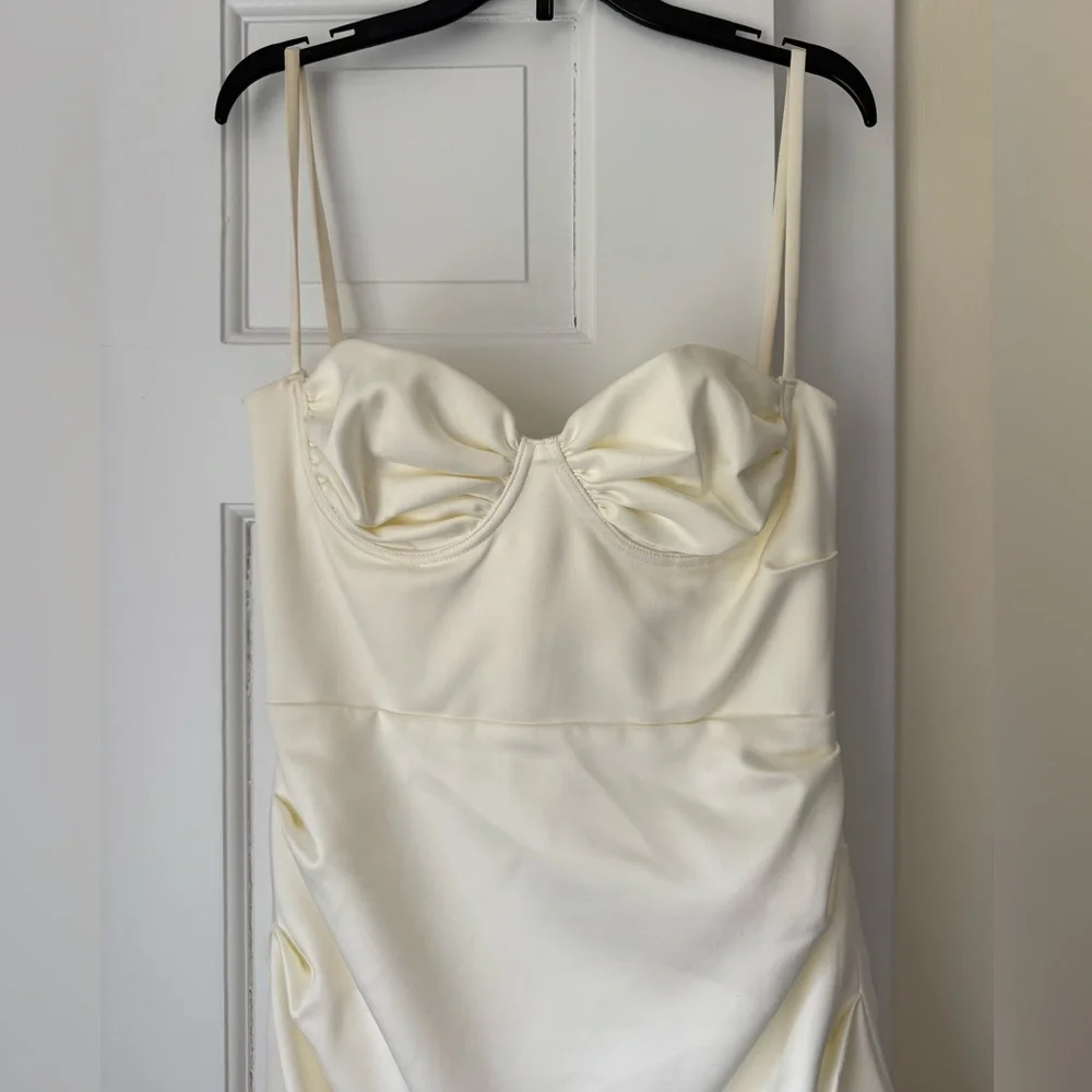 HOUSE OF CB Flora Gown Size Small White Off White Dutch Satin Side Slit - Picture 4 of 10